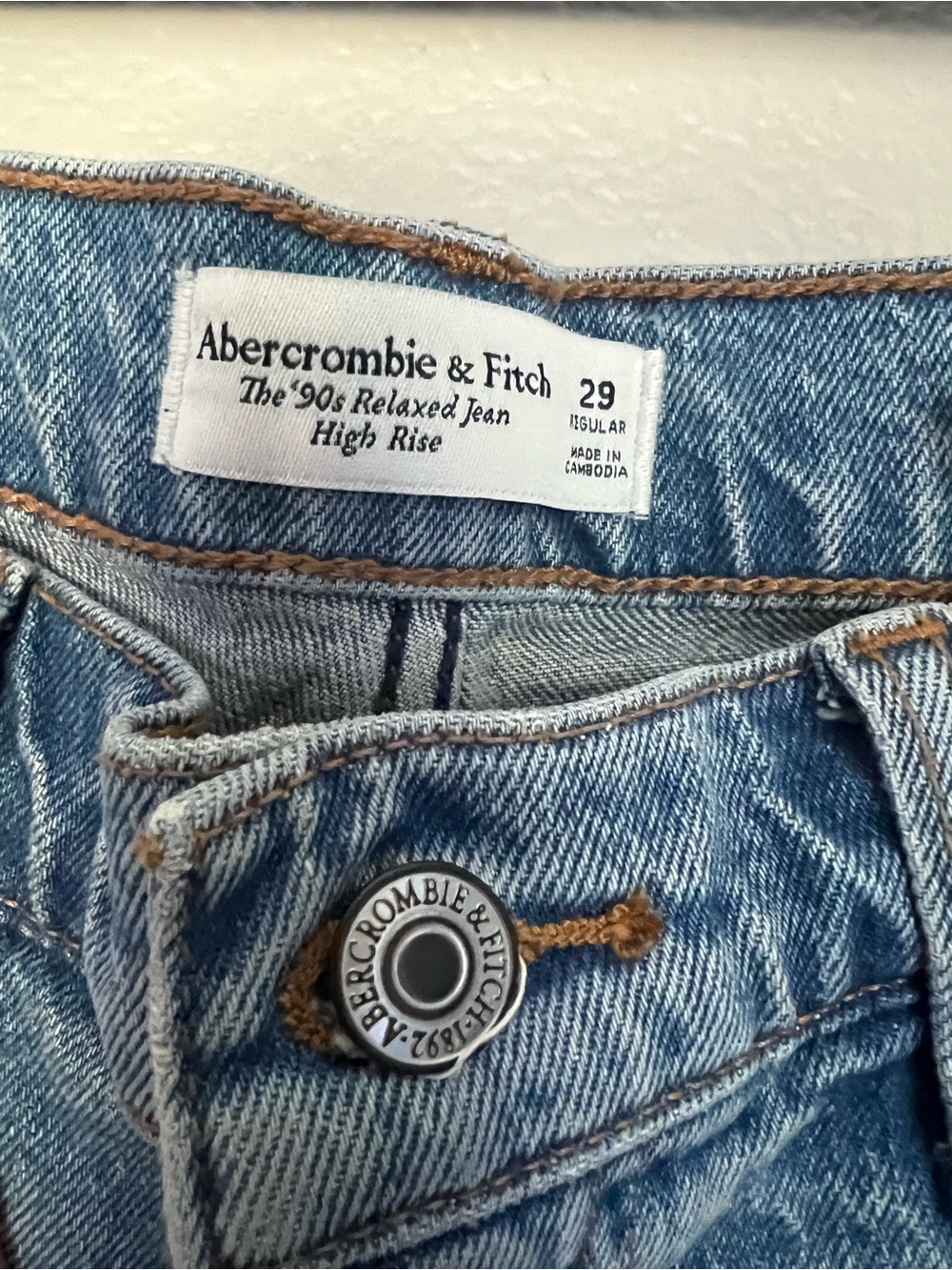 Abercrombie & Fitch 90s Relaxed High Rise Jean - Picture 9 of 12